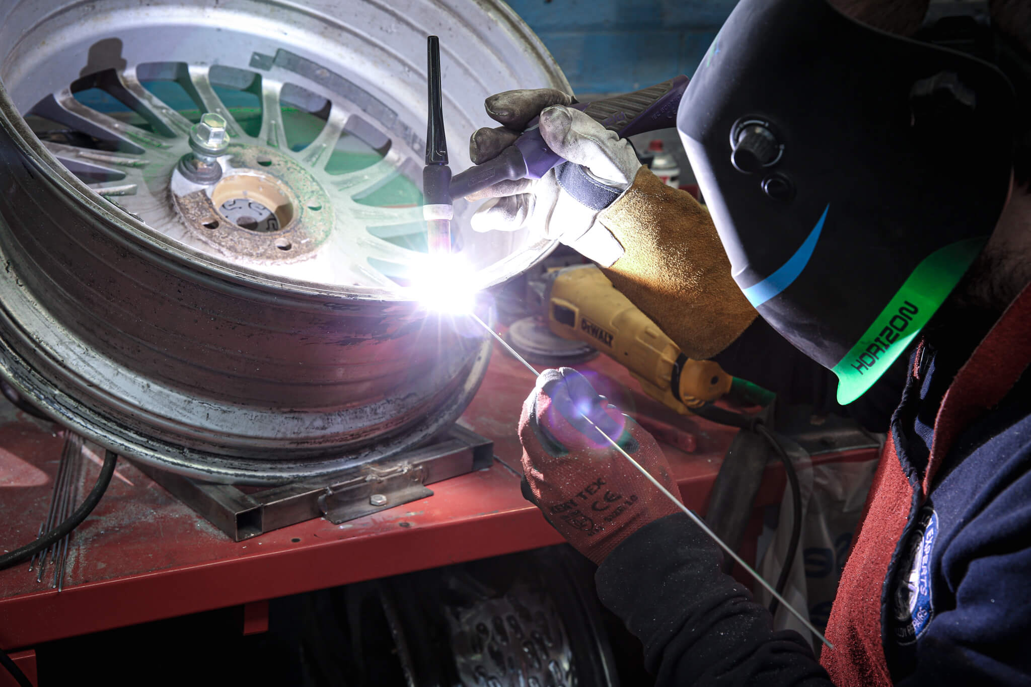 Wheel shop welding machine